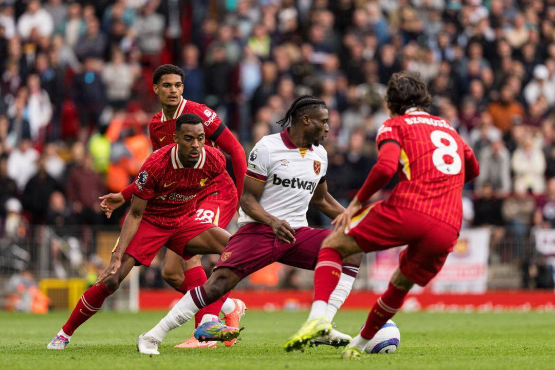 9500万!米兰死咬天价,拜仁挖角莱奥恐梦碎?父亲密谈引爆悬念