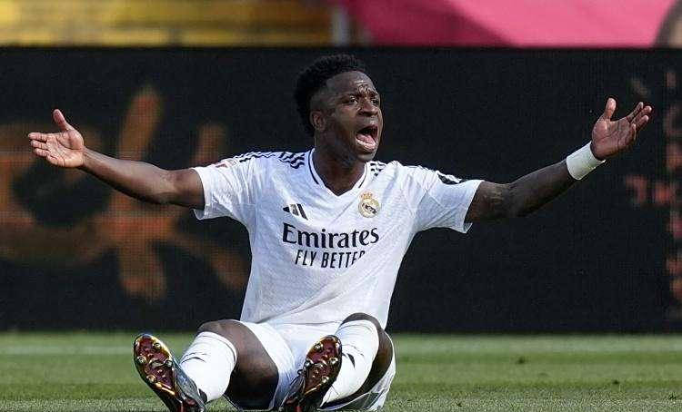 要价3000万欧元！皇马在续约维尼修斯时遇到困难，伯纳乌走到十字路口