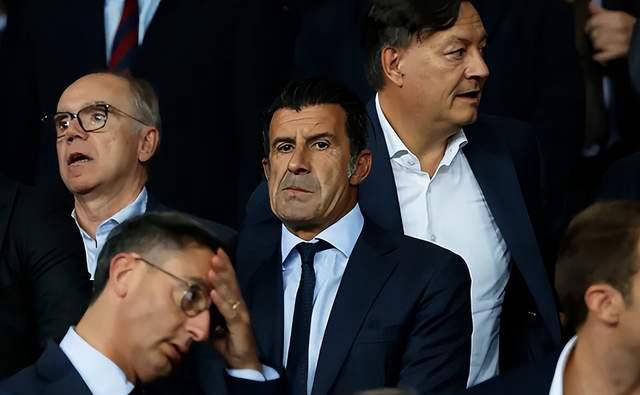 25年仇恨！52岁菲戈观战欧冠，巴萨万人狂嘘不原谅叛徒