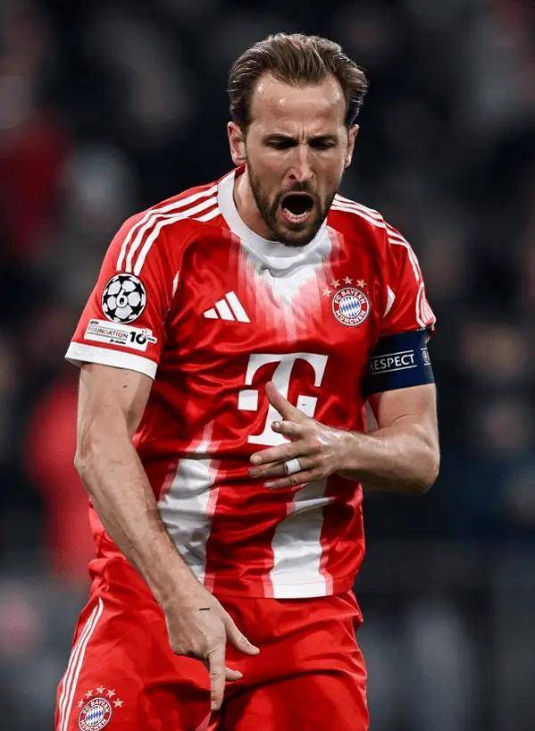 足坛一夜动态：拜仁造4-0惨案，切尔西0-3吞四连败，斯洛特输球甩锅